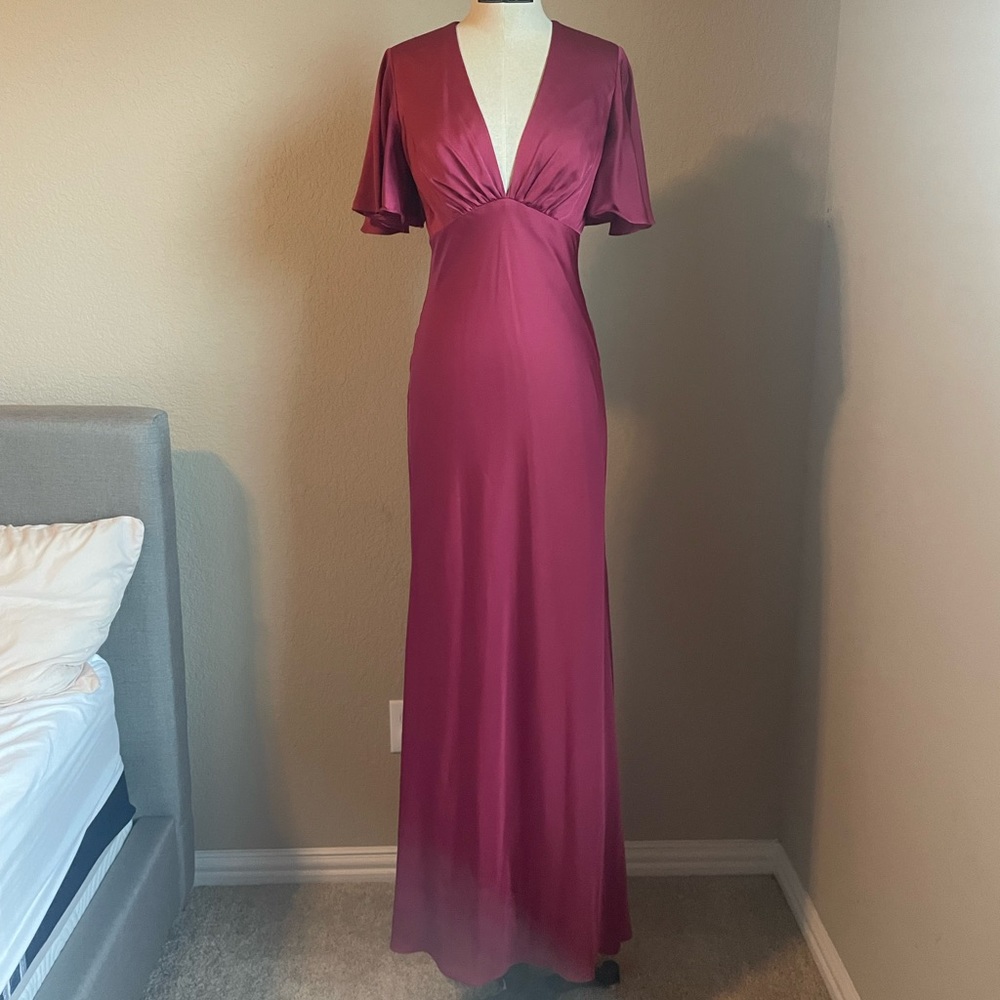 Mac Duggal- FLOUNCE V-NECK CHARMEUSE GOWN